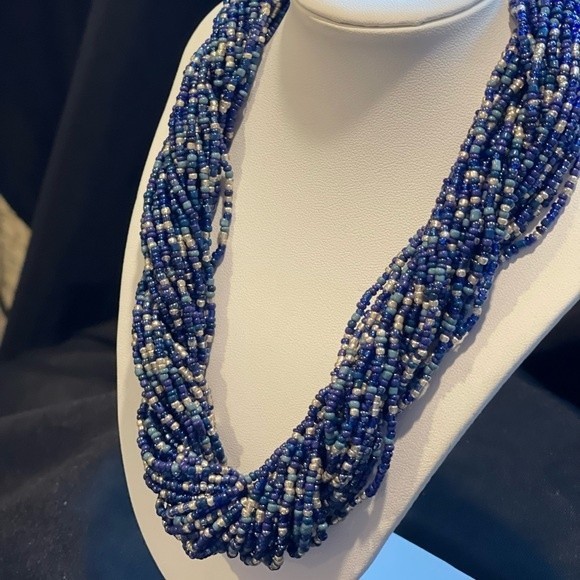 Blue beaded Necklace - Picture 2 of 4
